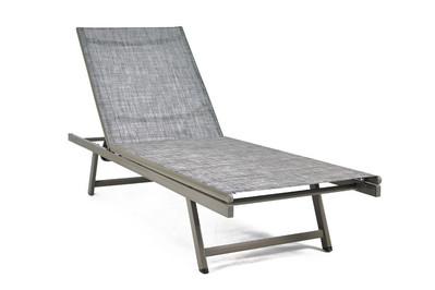 Leżaki ogrodowe – plastikowe, metalowe czy drewniane?