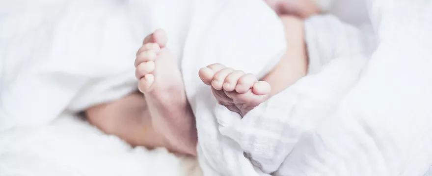 Śpiworki do spacerówki – ciepło, wygoda i bezpieczeństwo podczas zimowych spacerów