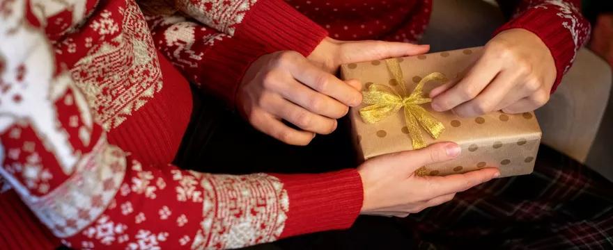Niezręczne prezenty świąteczne. Tego nie dawaj pod choinkę!