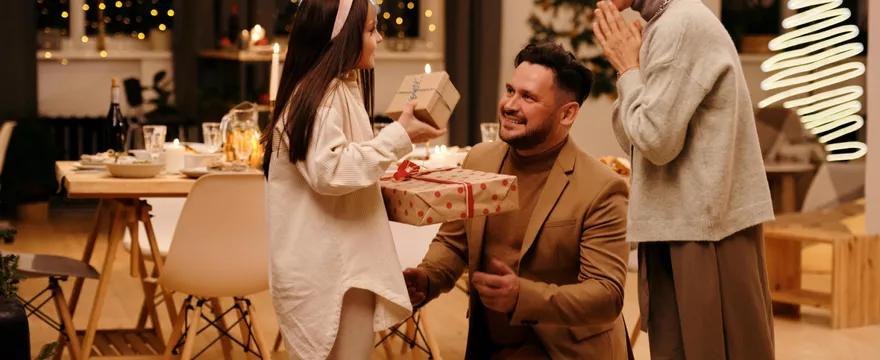 Pierwsza biżuteria pod choinkę – jaka bransoletka dla dziewczynki będzie odpowiednia?