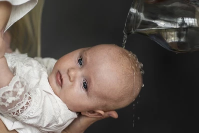 Jak zaprosić gości na chrzciny? Zaproszenia na Chrzest