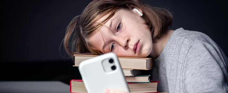 TikTok Brain – czy krótkie filmiki rujnują uwagę i koncentrację dzieci?