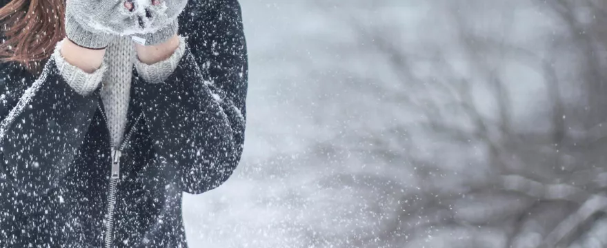 Rękawiczki damskie zimowe – jak wybrać idealny model na najchłodniejsze dni?