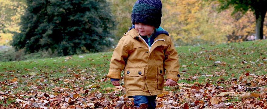 5 rad jak ubierać dziecko jesienią