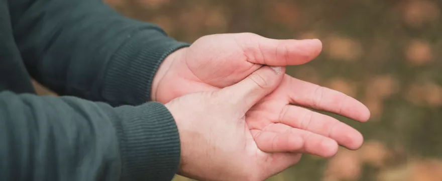 Drętwienie rąk w nocy – jakie są przyczyny cierpnięcia rąk w nocy?