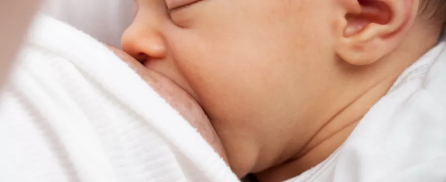 Pierwsze dni karmienia – jak zacząć i nie zniechęcić się 