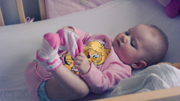 Ściągam sobie skarpetkę